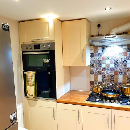 Elegant 2 Bed Apartment In Manchester Exterior photo